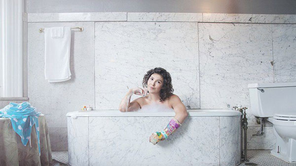 'Broken Bone Bathtub' tem poderes de cura surpreendentes: revisão de teatro